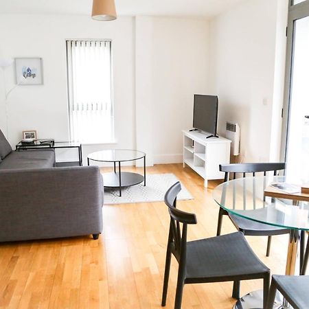 Serviced Apartment In Liverpool City Centre - Free Parking - Balcony - By Happy Days Ngoại thất bức ảnh