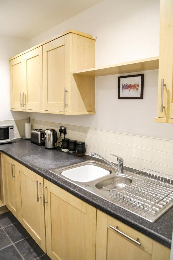 Serviced Apartment In Liverpool City Centre - Free Parking - Balcony - By Happy Days Ngoại thất bức ảnh
