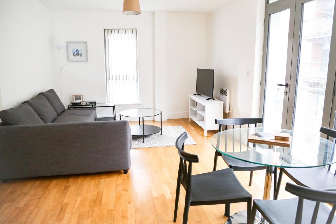 Serviced Apartment In Liverpool City Centre - Free Parking - Balcony - By Happy Days Ngoại thất bức ảnh